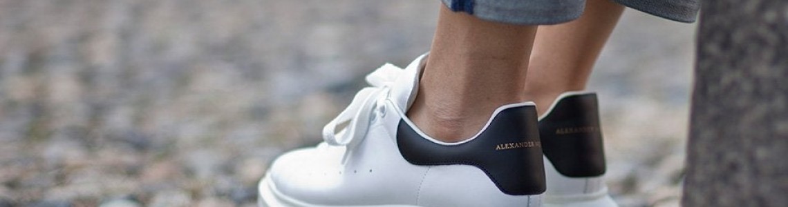 Cum să asortezi adidașii Alexander McQueen Oversized Runner Cum să asortezi adidașii Alexander McQueen Oversized Runner