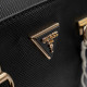 GUESS – GEANTĂ ALEXIE NEAGRĂ DIN PIELE SAFFIANO CU DETALII AURII