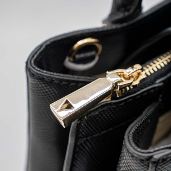 GUESS – GEANTĂ ALEXIE NEAGRĂ DIN PIELE SAFFIANO CU DETALII AURII